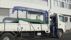 クレーン付きトラックのアームが対向車に…60代くらいの男性死亡 “アーム”がはみ出ていたか 愛知･春日井市|TBS NEWS DIG