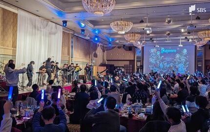 夢あふれた地元愛テーマの「歌」と「料理」と「絆」の​​​​クリスマス