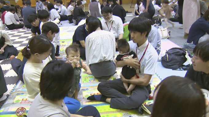 知事も先輩パパとして参加、若手職員に抱っこ促す　乳幼児とのふれあい体験　山口県　|　山口のニュース・天気・防災｜tys NEWS｜ｔｙｓテレビ山口