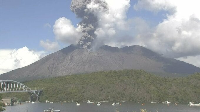 桜島で相次ぎ噴火　噴煙は最高2100メートル【14日・15日の降灰予報】|TBS NEWS DIG