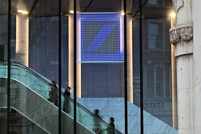 ドイツ銀行の貸倒引当金が膨張、自己資本指標も予想下回る－株価下落