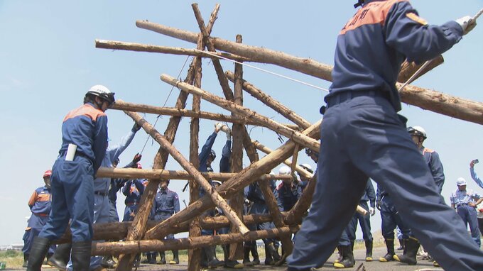 “丸太18本でやぐら組む” 梅雨を前に水防研修会…洪水防ぐ江戸時代の伝統工法学ぶ　富山　|　富山のニュース｜天気・防災｜チューリップテレビ