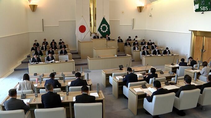 「異常な議会。早く市長が決まって欲しい」前市長失職で市長不在の中、市議会12月定例会開会 企画部長が職務代理務める＝静岡・伊東市|TBS NEWS DIG