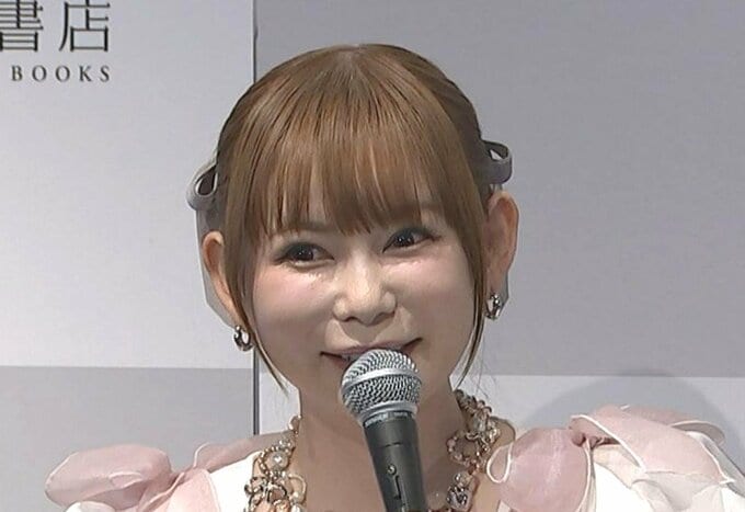 【 中川翔子 】　生後7か月の双子と男性記者を重ねる　〝いつかこうやってヒゲ生えたり...〟　逆質問も連発で会場笑い|TBS NEWS DIG