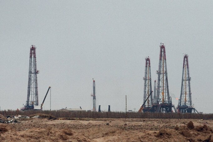 中東エネルギー供給への影響拡大、イラクは最大油田の生産停止に着手