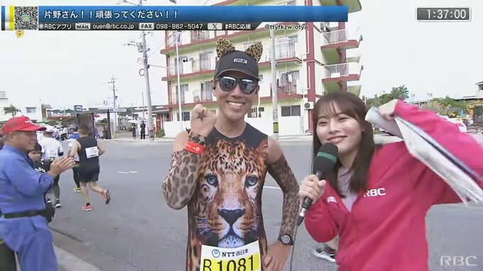 まもなく最終制限！コスプレランナーの皆さんは『人間の鎖』『鉄のゲート』を越えた?! 　NAHAマラソン　　|　沖縄のニュース｜RBC 琉球放送