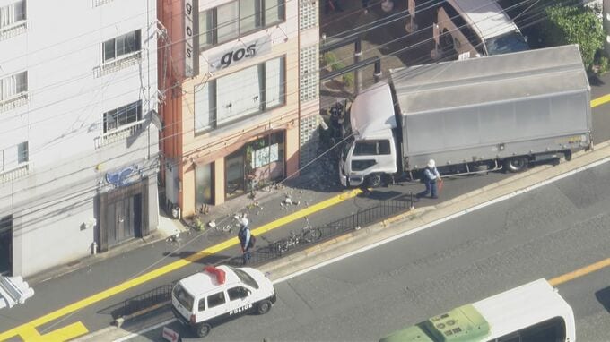【速報】「トラックが建物に突っ込んで、運転手がぐったりしている」トラック運転手の男性が意識不明　京都・宇治市|TBS NEWS DIG