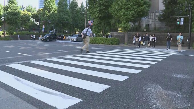 東京・文京区で軽乗用車が信号無視をして乗用車に衝突する事故 歩行者4人が巻き込まれ軽傷　軽乗用車は別の場所でも事故を起こし逃走中だったか|TBS NEWS DIG
