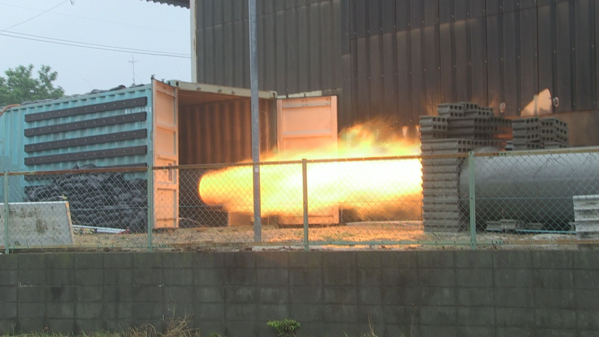 世界初 ロケットエンジンとジェットエンジンを燃焼中に切り替える