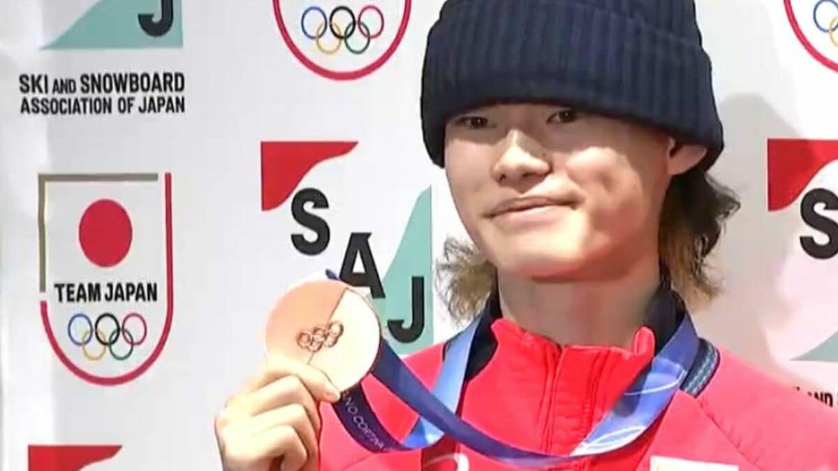 サムネイル_独創スタイルで銅メダル「他大会と同様に楽めた」山田琉聖選手ら帰国【ミラノ・コルティナオリンピック】スノーボードハーフパイプ