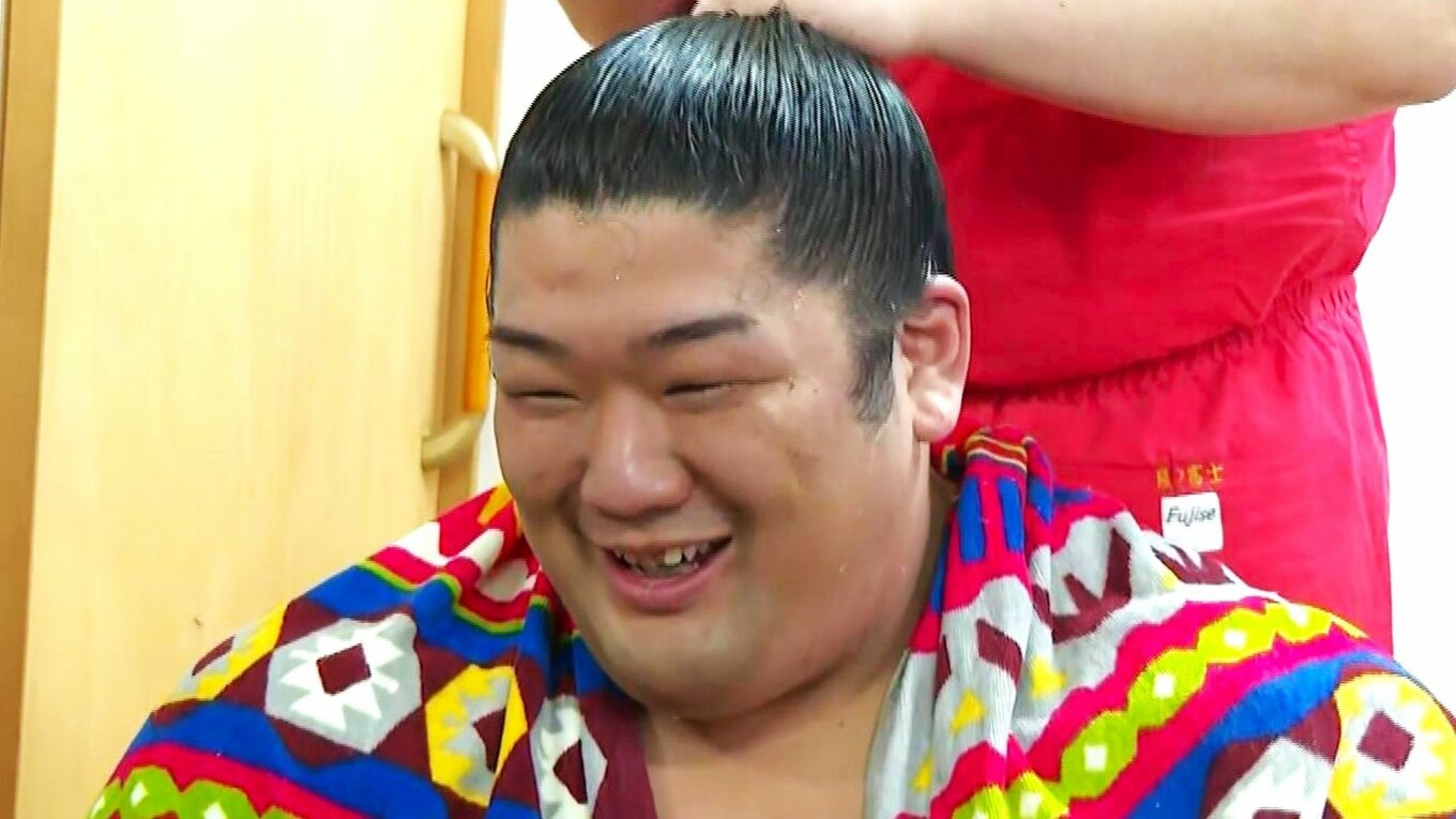 【大相撲秋場所】無傷の4連勝！尊富士は四日目も「白星」！ 十両十一枚目・友風との一番 | TBS NEWS DIG