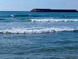 サーフィンをしていた兵庫県の男性(50代)が転覆 なかなか陸に上がって来ず近づいてみると…サーフボード上で動かない男性 搬送されるも死亡確認|TBS NEWS DIG