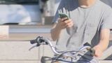 自転車の“ながら運転”厳罰化　手で持ったスマホを注視すると6か月以下の懲役または10万円以下の罰金|TBS NEWS DIG