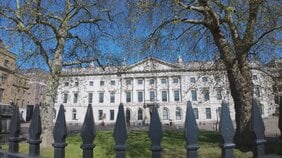 ロンドン中心部の中国“メガ”大使館をイギリス政府が承認　スパイ活動のおそれがあるとして市民らは反発　近隣住民らは異議を申し立て提訴へ|TBS NEWS DIG