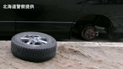 走行中の乗用車から左後タイヤ脱落し軽乗用車に衝突、前日にタイヤ交換 
