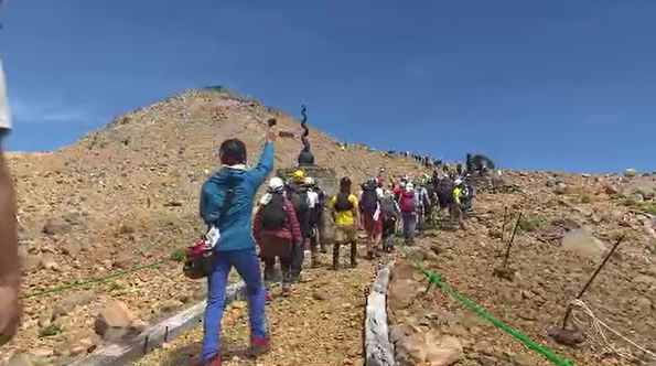 「噴火前に近づきうれしい」 御嶽山の登山道・八丁ダルミの規制解除  2014年の噴火災害以来9年ぶり　長野|TBS NEWS DIG