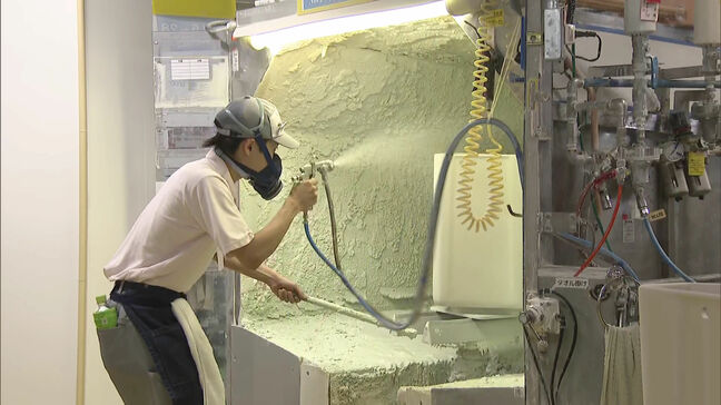 住宅設備機器メーカー「TOTO」で世界の職人が「施釉」技術競う 衛生陶器のつや出しと保護|TBS NEWS DIG