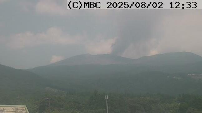 新燃岳　連続噴火続く　噴煙の高さ1200メートル　降灰は南東方向へ【きょう2日(土)〜あす3日(日)朝の降灰予想】鹿児島・宮崎|TBS NEWS DIG