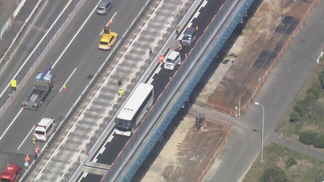 東名阪道で大型バスなど3台絡む“玉突き事故”  一番後ろの軽ワゴン車が軽乗用車に…はずみでバスに追突か 愛知･津島市|TBS NEWS DIG