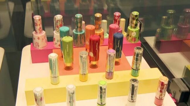 “尿はね”をインキ技術で見える化 老舗企業「シヤチハタ」の挑戦　“推し活”ブームにのって「アクスタ」で生き残り目指す企業も…|TBS NEWS DIG