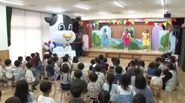 関西で活躍する“歌のおねえさん”「ぽんぴんず」が愛媛の保育所へ登場 園児約90人が牛乳キャラ「ミルコ」と一緒に歌って踊る 愛媛・松前町|TBS NEWS DIG