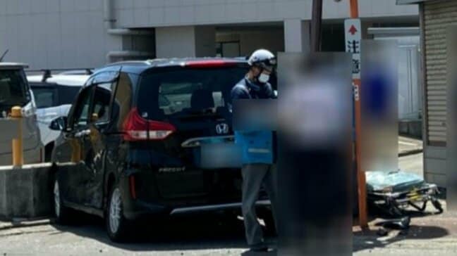 小学校前の交差点で事故　車の当たった街路灯が傾く　警察と消防が事故原因などを調べる　青森市花園|TBS NEWS DIG