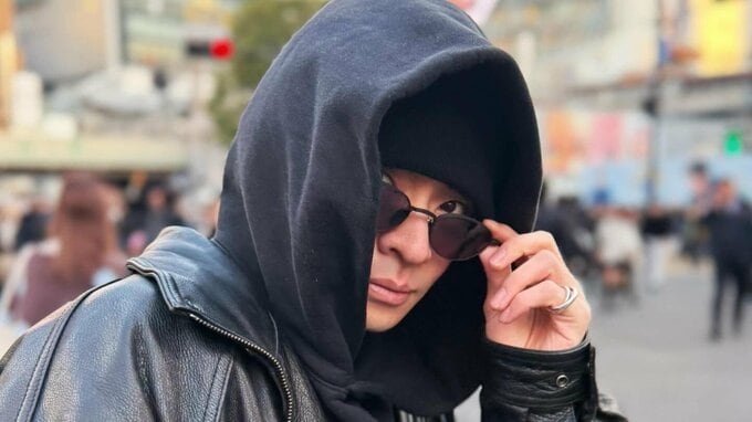 【 Number_i ・岸優太 】「センターGUY」路地裏からスクランブル交差点まで　クールな黒コーデで渋谷に降臨|TBS NEWS DIG