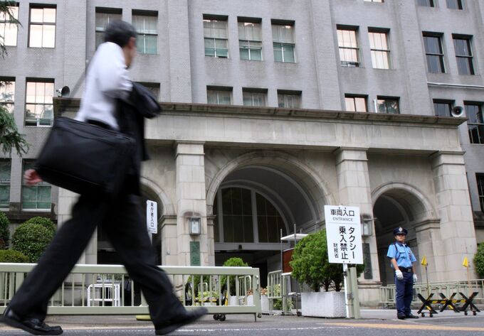 財務省が国債発行額でアンケート聴取、40年入札は警戒一転し楽観論