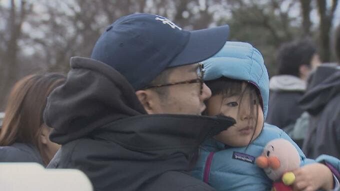 3000メートル級の立山連峰越しの初日の出は…日本三霊山のひとつ「立山」信仰の里にある芦峅雄山神社では静かに手を合わせ初詣　富山　|　富山のニュース｜天気・防災｜チューリップテレビ