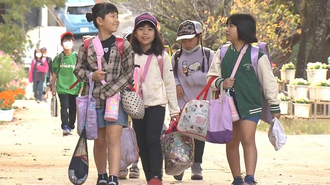 「今年の目標は楽しく生きる！」きょうから小学校で2学期後半スタート　児童が元気よく登校　|　沖縄のニュース｜RBC 琉球放送