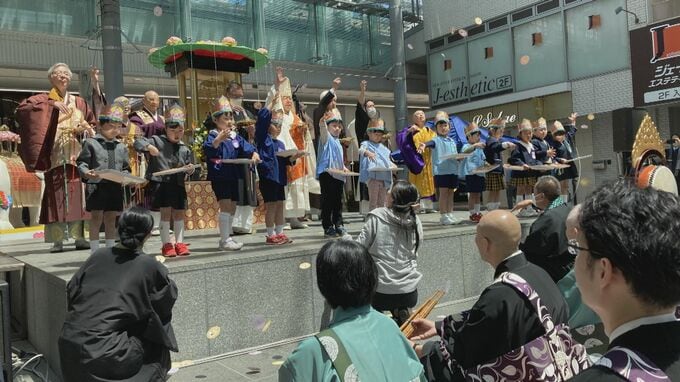 元気な声が会場いっぱいに　“第70回花まつり” 園児たちが釈迦の誕生を祝う　富山　|　富山のニュース｜天気・防災｜チューリップテレビ