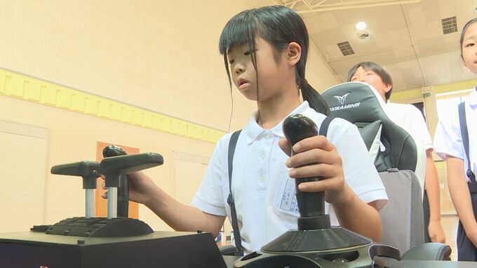 児童が防災学ぶ特別授業「日頃から備えていきたい」ショベルカーの操作も疑似体験|TBS NEWS DIG