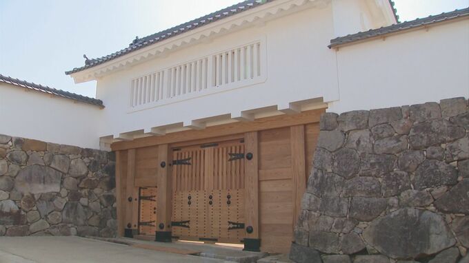 「将来的に文化財になるレベルで復元」　鳥取城「中ノ御門渡櫓門」が完成　鳥取県・鳥取市　|　BSSニュース | BSS山陰放送