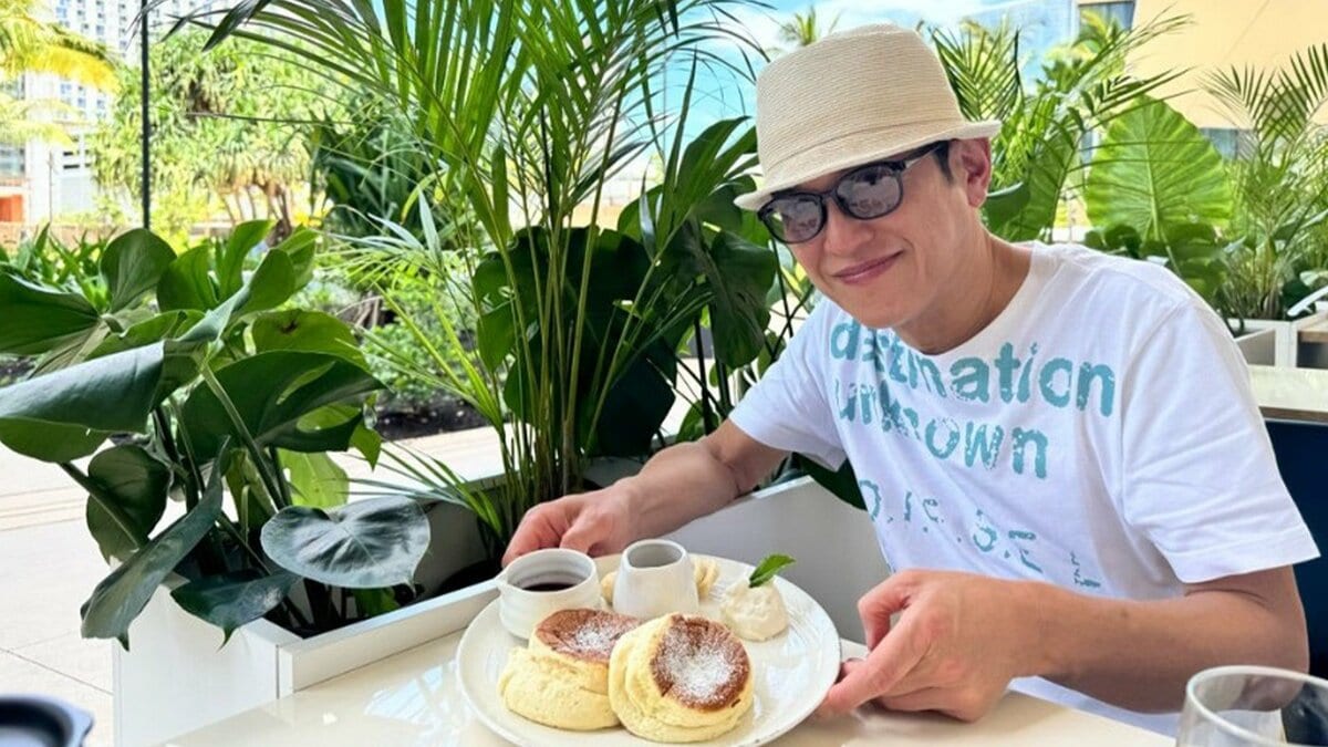 薬丸裕英 】 ハワイでの休日を満喫 愛妻とのゴルフやカフェ巡りなど