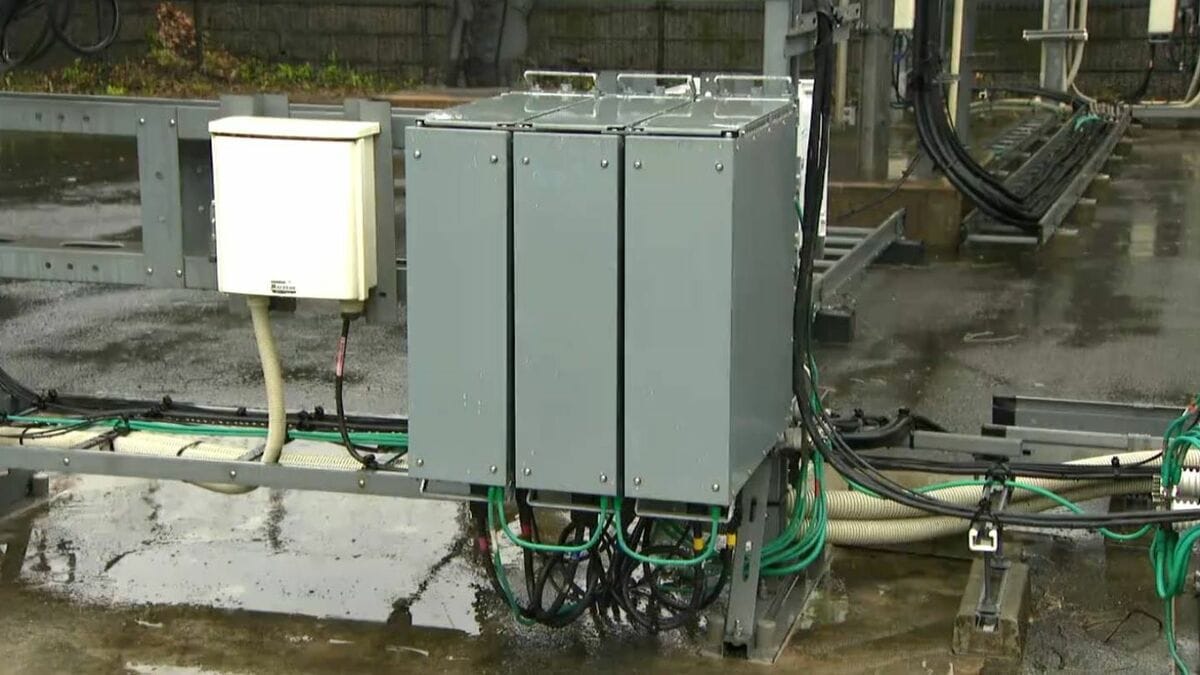 “災害時に電話つながる安心を”　KDDIが新たな蓄電池を導入　停電時でも通信環境強化へ