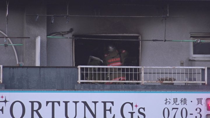 未明にアパート火災　焼けた部屋から1人の遺体見つかる　警察が身元確認進める　山梨・甲府市