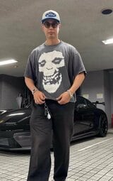 【ユージ】3300万円超ポルシェをバックに、Tシャツは「ミシン使って自分リメイクにハマってます」|TBS NEWS DIG