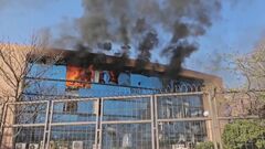 メキシコ　学生らが州政府庁舎に火炎瓶投げつけ抗議　学生射殺事件の真相究明求める| TBS CROSS DIG with Bloomberg