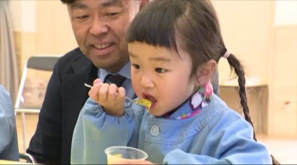 保育園の子どもたちに「入園祝い」長野・伊那市の食品メーカーから寒天でできたゼリーの素プレゼント！「おいしい！」5年前から市内すべての保育園と幼稚園などに贈る|TBS NEWS DIG
