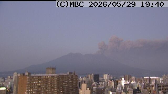 桜島で噴火　噴煙が1200メートル　灰は垂水市方向に|TBS NEWS DIG