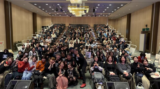 井上和彦さんら豪華声優陣が登場！ 被災地支援から生まれた“即・聖地化”の神ツアーにファン熱狂　新潟・胎内市|TBS NEWS DIG