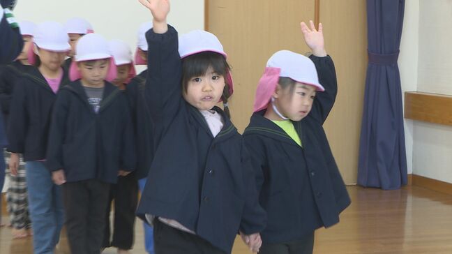 「右よし、左よし」　園児が横断歩道の渡り方を学ぶ　春の全国交通安全運動　山口・下関|TBS NEWS DIG