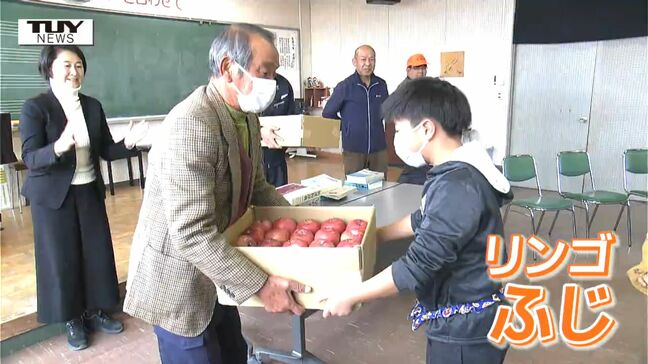 生産者から児童へ 地元でつくられた "真っ赤" な旬のりんごを寄贈!(山形市)|TBS NEWS DIG