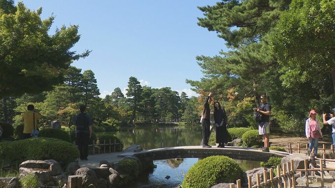 旧盆に「兼六園」無料開園始まる 厳しい暑さに涼を求めて 日本最古の噴水|TBS NEWS DIG