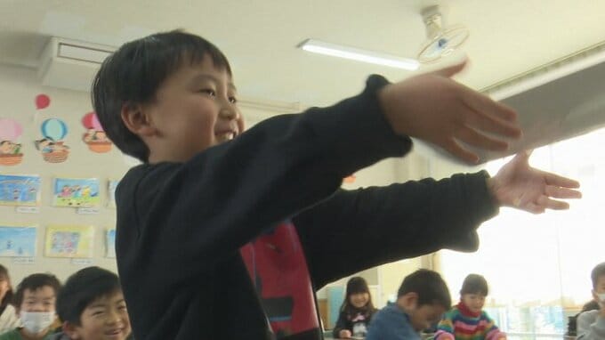 「はい、がんばりました」　いよいよ冬休み！　県内で多くの小中学校で終業式　山梨　|　山梨のニュース | ＵＴＹテレビ山梨