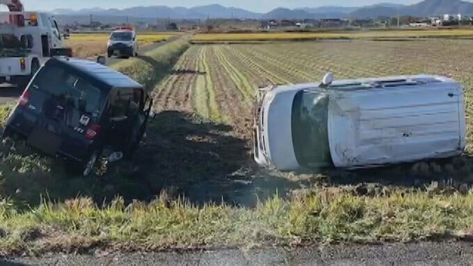 軽乗用車２台が交差点で事故…２台とも田んぼに転落　３人救急搬送　|　BSSニュース | BSS山陰放送