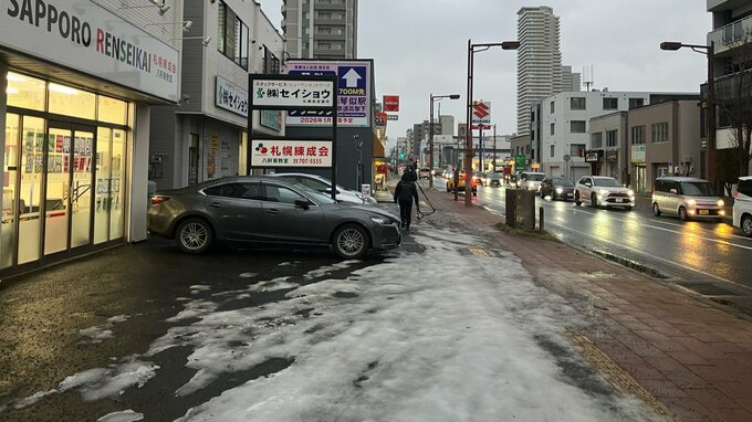 登校途中の小学生の男女2人とすれ違いざまに腹を殴打、体当たり…腕を大振りして近づき終始無言のまま犯行、20代くらいの人物逃走中　札幌市西区　|　北海道のニュース｜HBC北海道放送