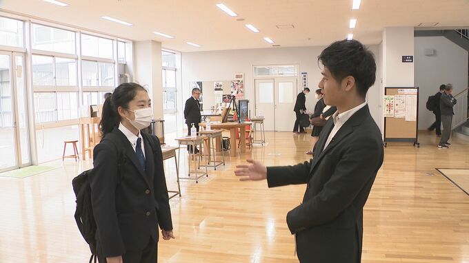 学生服からブレザーに…スラックス選んだ女子高校生「自分で決めたい」制服刷新で男女区別なく選べる制服に　|　石川県のニュース｜MRO北陸放送