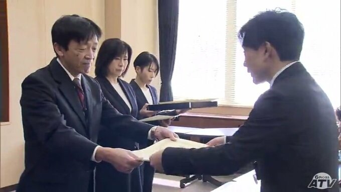 交通事故の抑止に貢献した青森県内42の事業所を「優秀安全運転事業所」に認定　県警察本部から表彰状　なかでも優秀な事業所に贈られる「プラチナ賞」は13事業所|TBS NEWS DIG