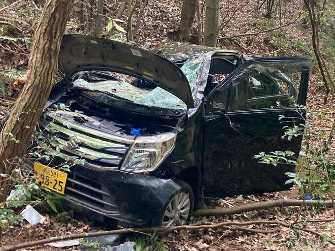 【速報】「崖から転落している」10代３人が乗った車が道路から約20メートル下に転落　うち男性１人が意識不明の重体　広島|TBS NEWS DIG